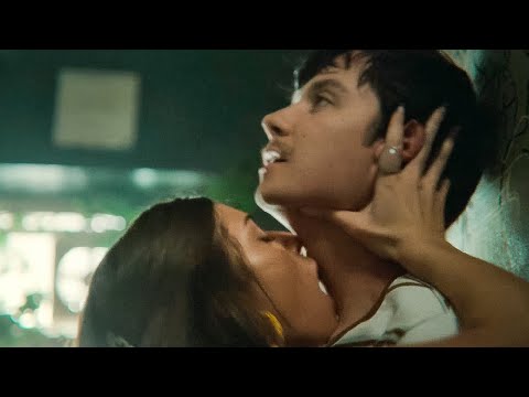 Sex Education, season 3 First Kiss - Otis and Ruby (Asa Butterfield)