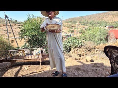 Tata Rachida Prépare Et Cuit  Une Galette aux Feu De Bois A la Montagne #harcha #food #nature