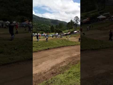 Motocross el chele de sps corriendo en danli