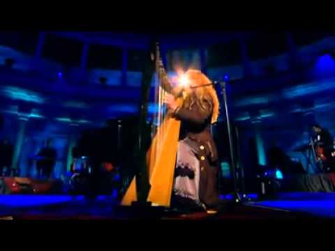 Loreena McKennitt "She Moved Through The Fair "