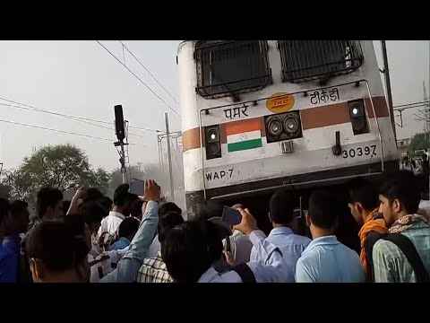 live train accident - rajdhani express hits Man to death - indian railways