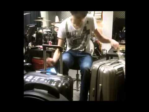 crazy drum solo on suitcases - by jonny könig