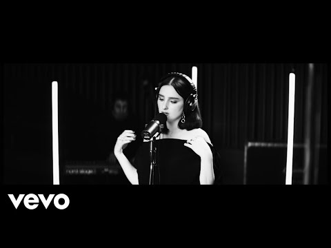 BANKS - If We Were Made Of Water (1 Mic 1 Take)