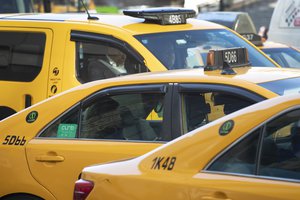 HOLD FOR STORY BY KAREN MATTHEWS - Taxis are lined up in traffic, Wednesday, Jan. 29, 2020, in New York.