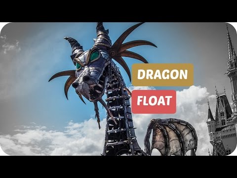 ☆ Disney Land - Parade Fail Driver Almost Takes Out [DRAGON FLOAT]