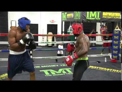 King Mo vs. Michael Hunter inside the Mayweather Boxing Club