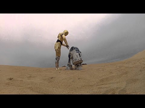 R2-D2 and C-3PO land on Tatooine (A New Hope)