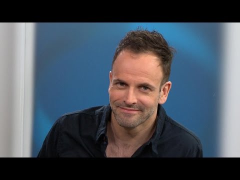 Jonny Lee Miller prepares for 50-mile ultra marathon