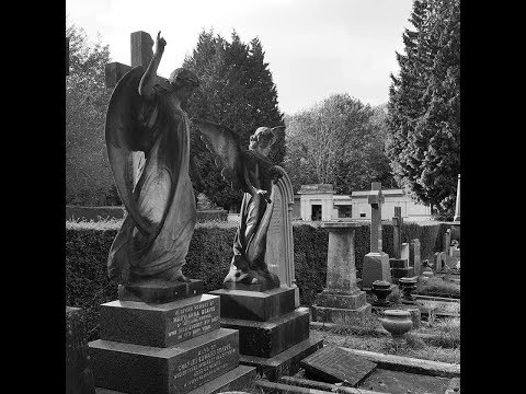 ARNOS VALE CEMETERY BRISTOL WITH WAR MEMORIAL