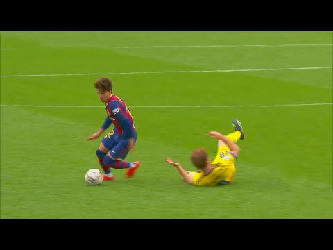 Riqui Puig Makes Football Look Easy