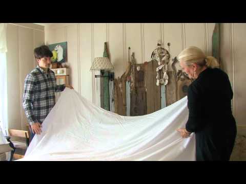 How to Make a Bed with a Linen Sheet, the traditional way