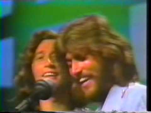 Bee Gees - World  LIVE @ Soundstage, Chicago 1975  Song 6/19