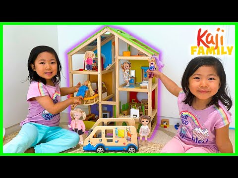 Emma and Kate play with Giant Doll House Story!