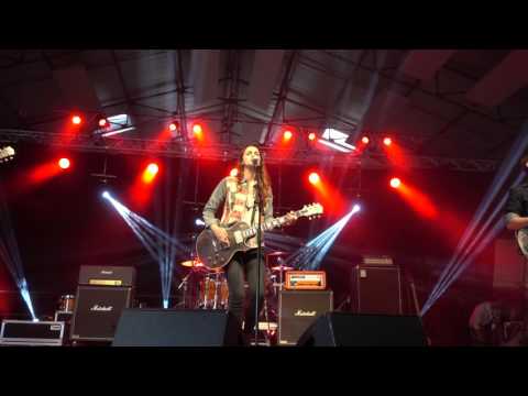 The Laura Cox Band Take Me Back Home Live @ Festival Nogent Sur Oise 2016