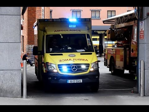 Dublin Fire Brigade Delta 114 responding out of HQ to a medical emergency