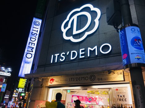 It's Demo cosmetics and accessories shop in Shibuya, Japan. Taken on July 2018.