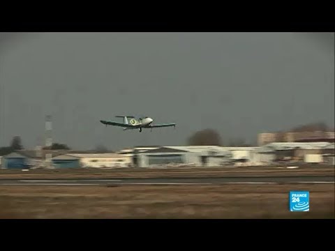 Electric plane (E-Fan) takes off in France