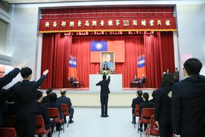 The President Tsai Ing-wen the "53rd Investigation Division of the Ministry of Justice Investigation Bureau" and the graduating students swore to the President and the flag, Taiwan