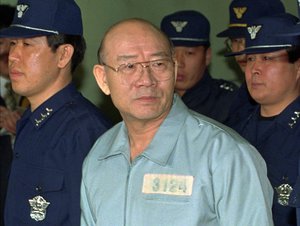 FILE - Former South Korean President Chun Doo-hwan enters the Seoul Court House dressed in prison garb for his first trial on corruption charges, in Seoul, South Korea, on Feb. 26, 1996.