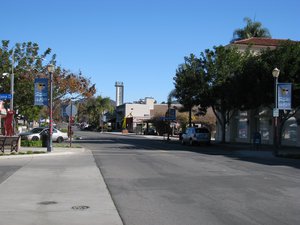 Historic Downtown Vista. Vista (pron.: /ˌˈvɪstʌˈ/; Spanish: view) is a city in southern California and is located in northern western San Diego County.