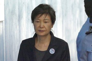 Former South Korean President Park Geun-hye arrives to attend a hearing on the extension of her detention at the Seoul Central District Court in Seoul, South Korea on Oct. 10, 2017