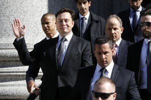 Tesla CEO Elon Musk waves as he leaves Manhattan Federal Court, in New York, Thursday, April 4, 2019.