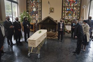 Former South African President Thabo Mbeki, front right, and other mourners pay their last respects for Anglican Archbishop Emeritus Desmond Tutu during his funeral at the St. George's Cathedral in Cape Town, South Africa, Saturday, Jan. 1, 2022