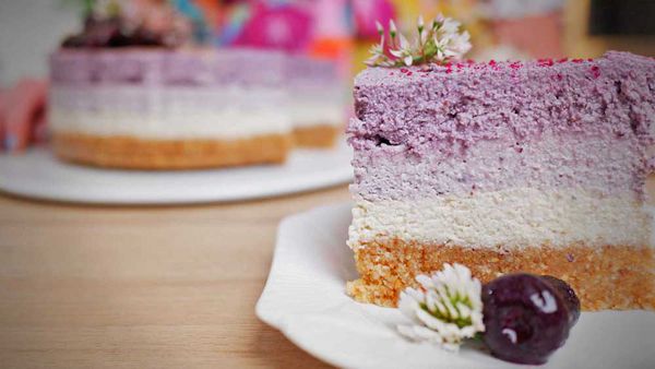 Look at those ombre purple layers of blueberry vegan cheesecake