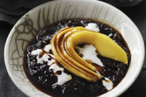 Black sticky rice with mango and coconut cream