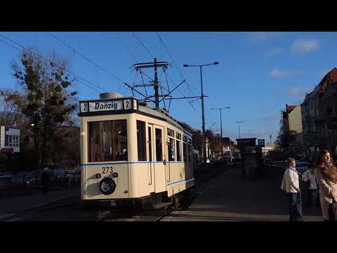 Zabytkowy tramwaj na ulicach Gdańska. 273 GAiT. Przejazd tramwaju RING przez Wrzeszcz