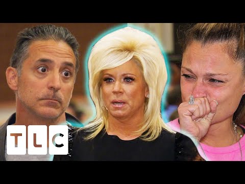 Theresa Gives Shockingly Accurate Readings From A Crowd Of 800 People | Long Island Medium