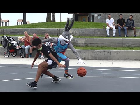 Bugs Bunny 1v1 Basketball at Venice Beach [Space Jam IRL]