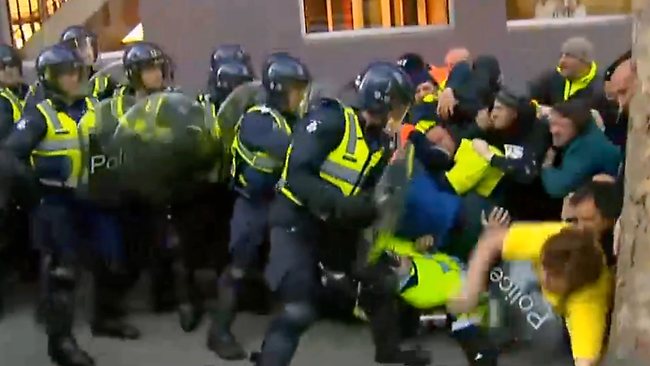 Aug 2012 police attack grocon workers melbourne