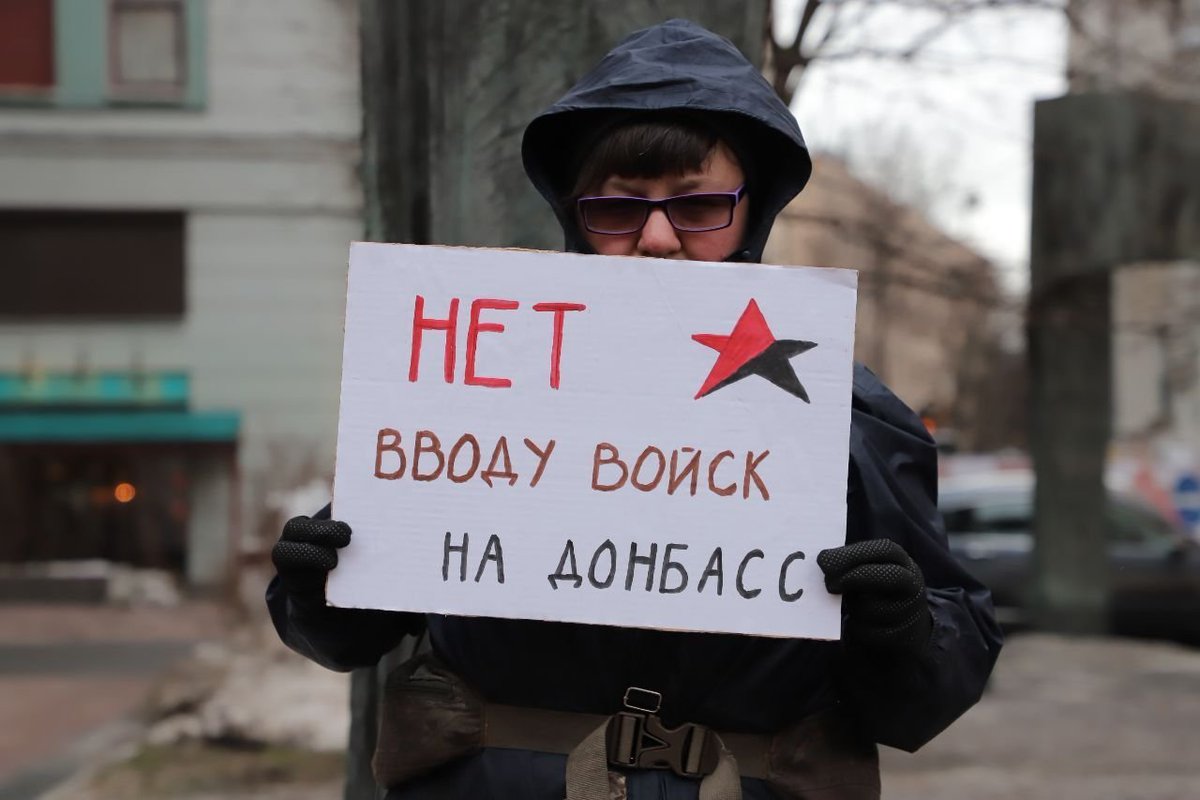 A demonstrator in Moscow with a sign reading "No troops to Donbas."