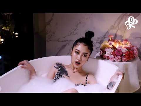 CAMO - Wifey (feat. 사이먼 도미닉 (Simon Dominic)) [Official Music Video]