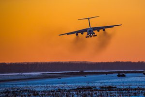 A Russian Air Force Ilyushin Il-76MD performs an "Afghan landing" at Ryazan Dyagilevo air base