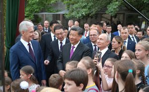 File - Russian President Vladimir Putin with President of the People's Republic of China Xi Jinping and Moscow Mayor Sergei Sobyanin (left) during a visit to the Moscow Zoo.