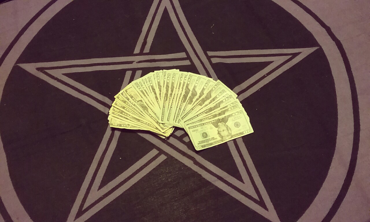 jaxblade:
“lunaala:
“ knifepleated:
“ 1994-2016:
“ nudiemuse:
“ tastelikehoney-sb:
“ br0wnsugarandspice:
“ soflobrat:
“ darkcocosb:
“ kamonra:
“ This is the money pentacle. Reblog and unexpected money will come to you!
”
Shiiiiit. I reblogged, and I...