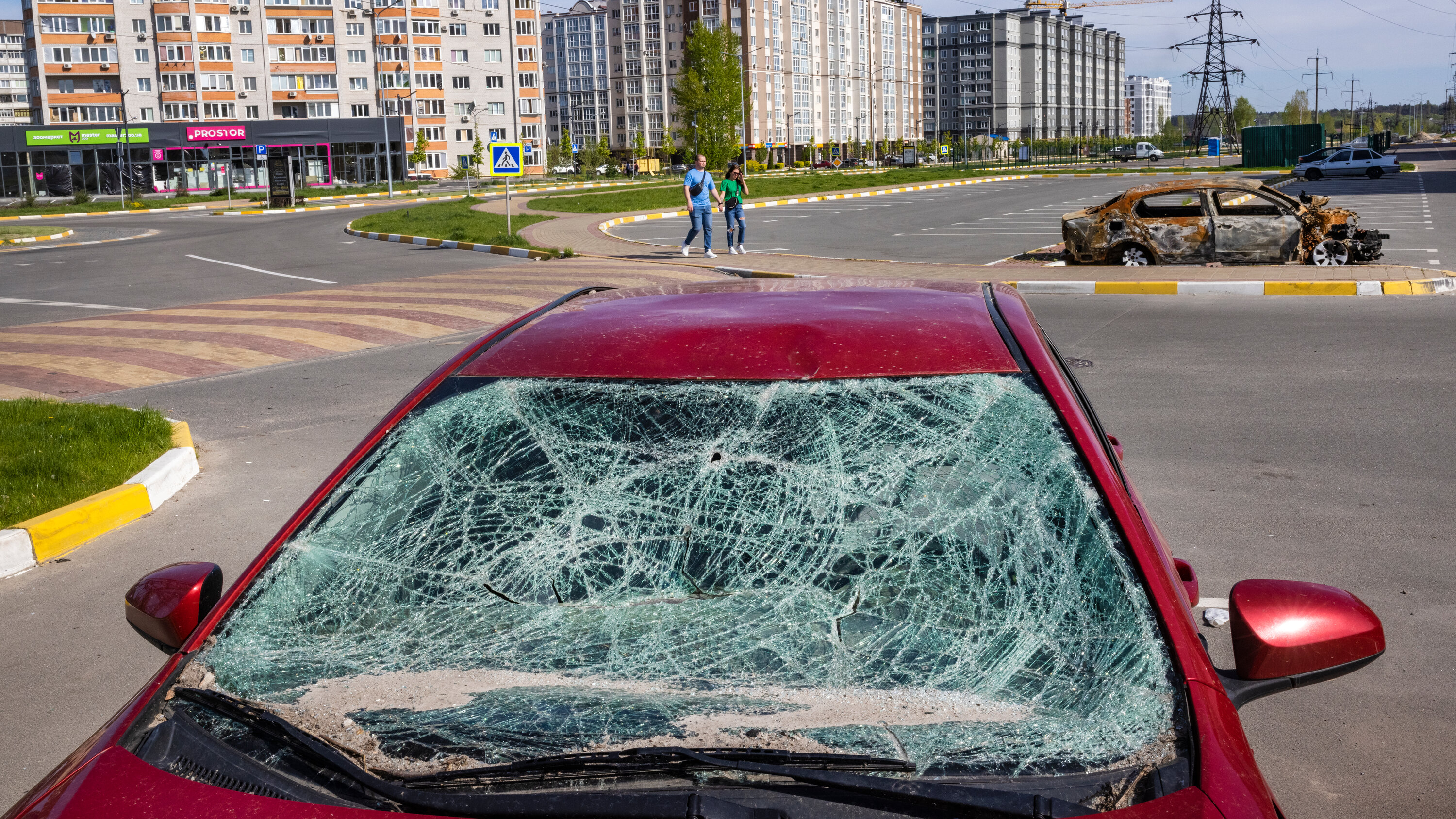 A couple in Bucha, Ukraine, last Wednesday. The city outside of Kyiv has been working hard to clear debris from the Russian occupation.