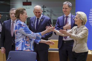 European Commission President Ursula von der Leyen, right, and Denmark's Prime Minister Mette Frederiksen greet each other as from left in the background: Italian Premier Mario Draghi, Slovenia's Prime Minister Janez Jansa, and Belgium's Prime Minister Alexander de Croo smile before the second day's session of an extraordinary meeting of EU leaders to discuss Ukraine, energy and food security at the Europa building in Brussels, Tuesday, May 31, 2022.