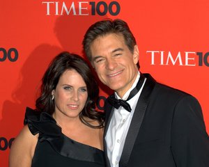 Turkish-American cardiothoracic surgeon Mehmet Cengiz Öz and his wife Lisa Oz at the 2010 Time 100