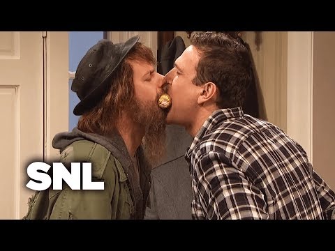 Kissing Family: Thanksgiving - SNL