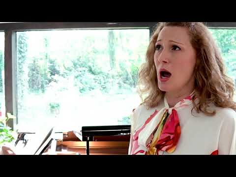 Rebecca Davis sings Desdemona's Ave Maria from Otello(Verdi) [Creative Cut]