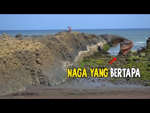 Kisah Misteri Pantai Watu Ulo berdasarkan Legenda Ajisaka dan Seekor Naga