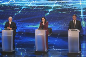 Presidential candidate Simone Tebet of the Brazilian Democratic Movement Party, center, Brazil's incumbent President Jair Bolsonaro, who is running for re-election, right, and Brazil's former president and now presidential candidate Luiz Inacio Lula da Silva of the Workers' Party, attend a presidential debate in Sao Paulo, Brazil, Sunday, Aug. 28, 2022