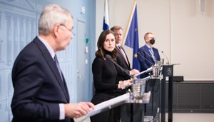 Sanna Marin with Government briefing on arms assistance to Ukraine on 28 February 2022