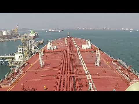 VLCC Operations - Berthing and unberthing time lapse