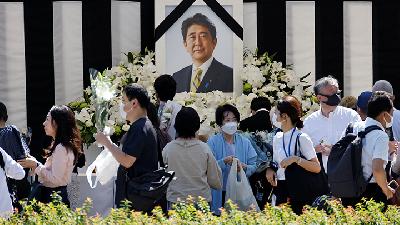 Mourners Pay Respects To Shinzo Abe Ahead State Funeral