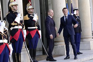 French President Emmanuel Macron, right, welcomes German Chancellor Olaf Scholz at the Elysee Palace in Paris, Wednesday, Oct. 26, 2022.