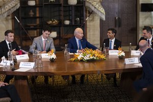 President Joe Biden talks with British Prime Minister Rishi Sunak as Spanish Prime Minister Pedro Sanchez, right, French President Emmanuel Macron, left, and Canadian Prime Minister Justin Trudeau listen during a meeting of G7 and NATO leaders in Bali, Indonesia, Wednesday, Nov. 16, 2022.